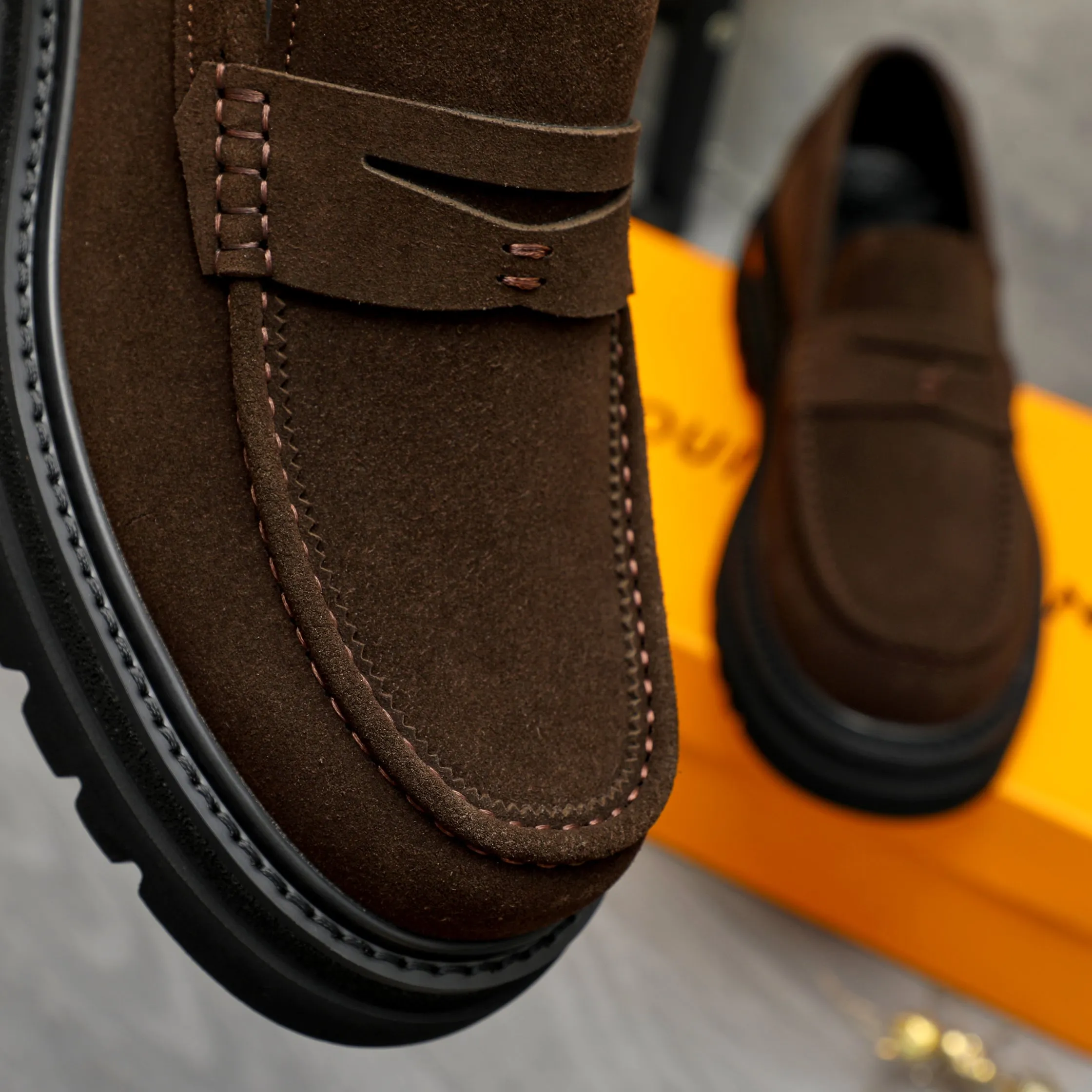 Men's shoes 💰620 Product trademark: LV "Louis Vuitton" business casual slip-on leather shoes Regular size: 37-46 Product material: Selected high-quality frosted cowhide upper, pigskin lining, rubber outsole